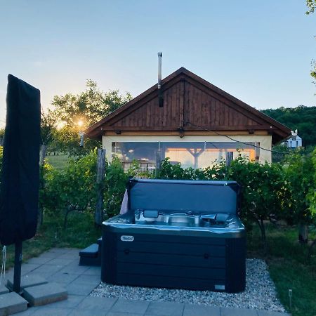 Edenkert Vendeghazak Hotel Pécsvárad Buitenkant foto