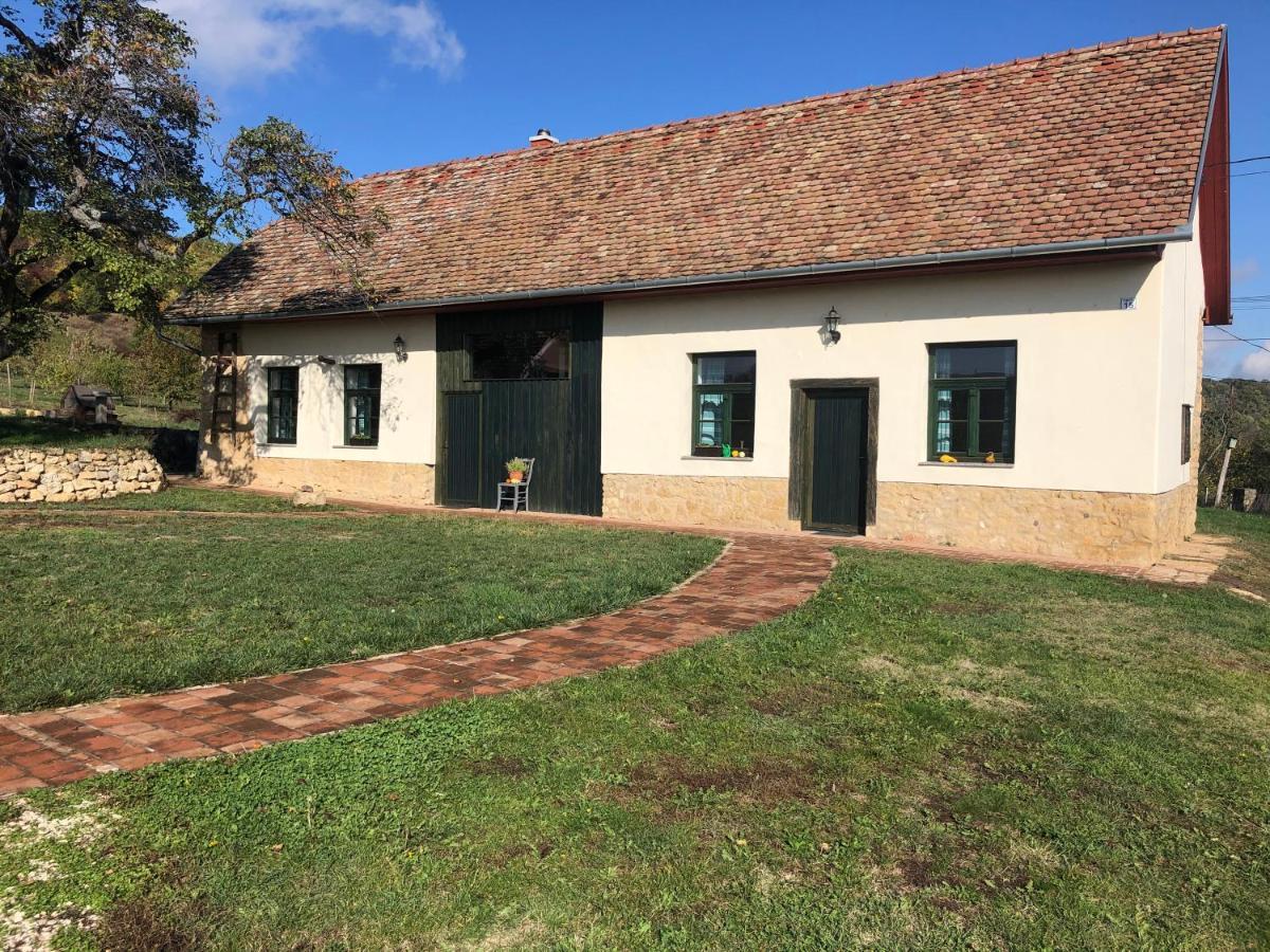 Edenkert Vendeghazak Hotel Pécsvárad Buitenkant foto