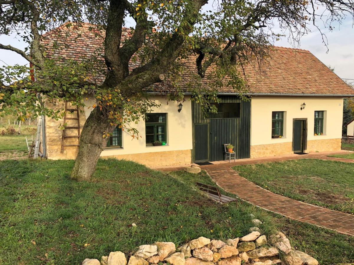 Edenkert Vendeghazak Hotel Pécsvárad Buitenkant foto