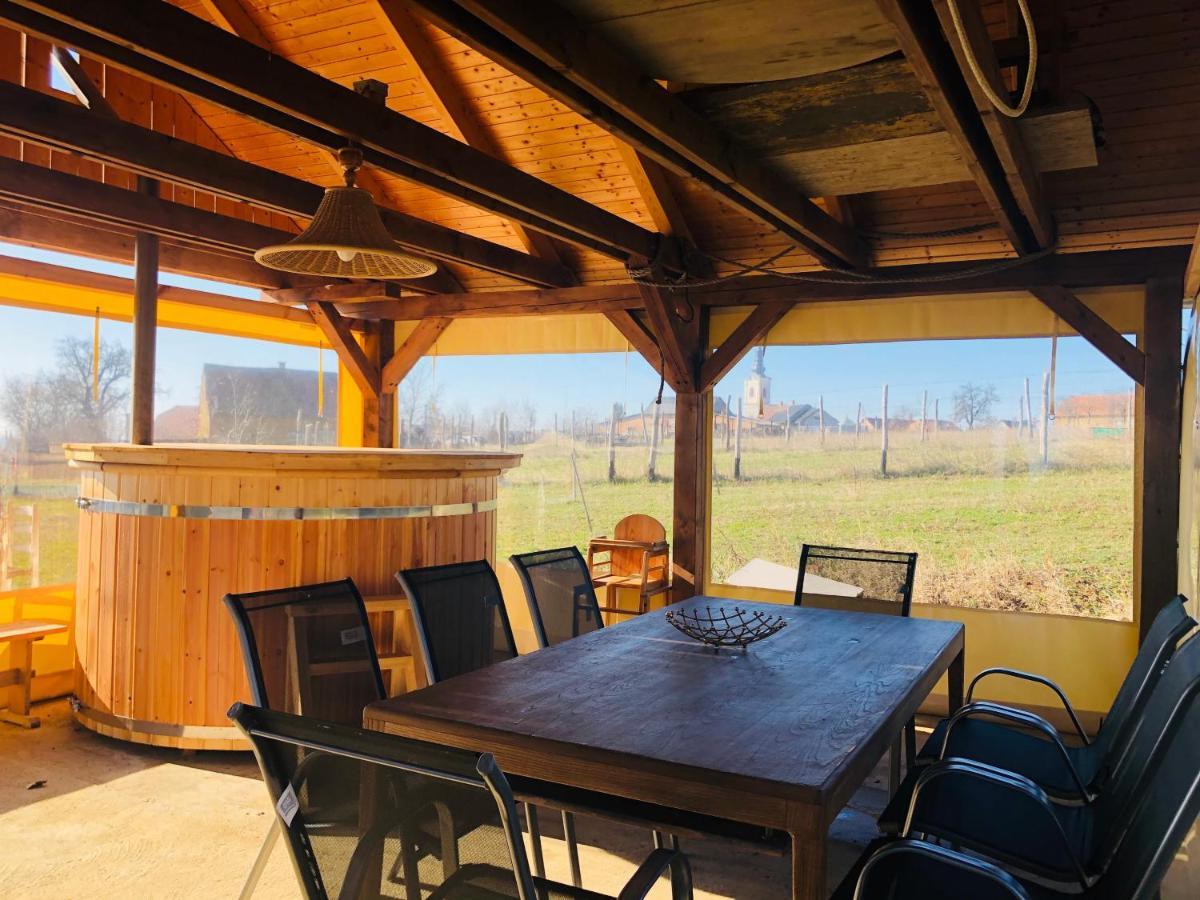 Edenkert Vendeghazak Hotel Pécsvárad Buitenkant foto