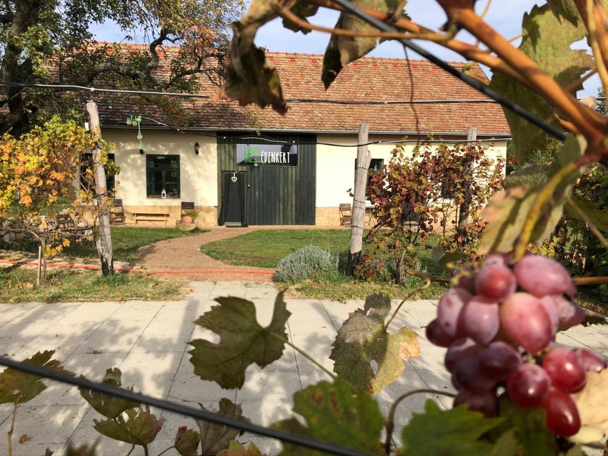 Edenkert Vendeghazak Hotel Pécsvárad Buitenkant foto