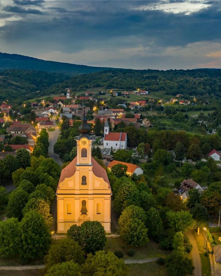 Edenkert Vendeghazak Hotel Pécsvárad Buitenkant foto