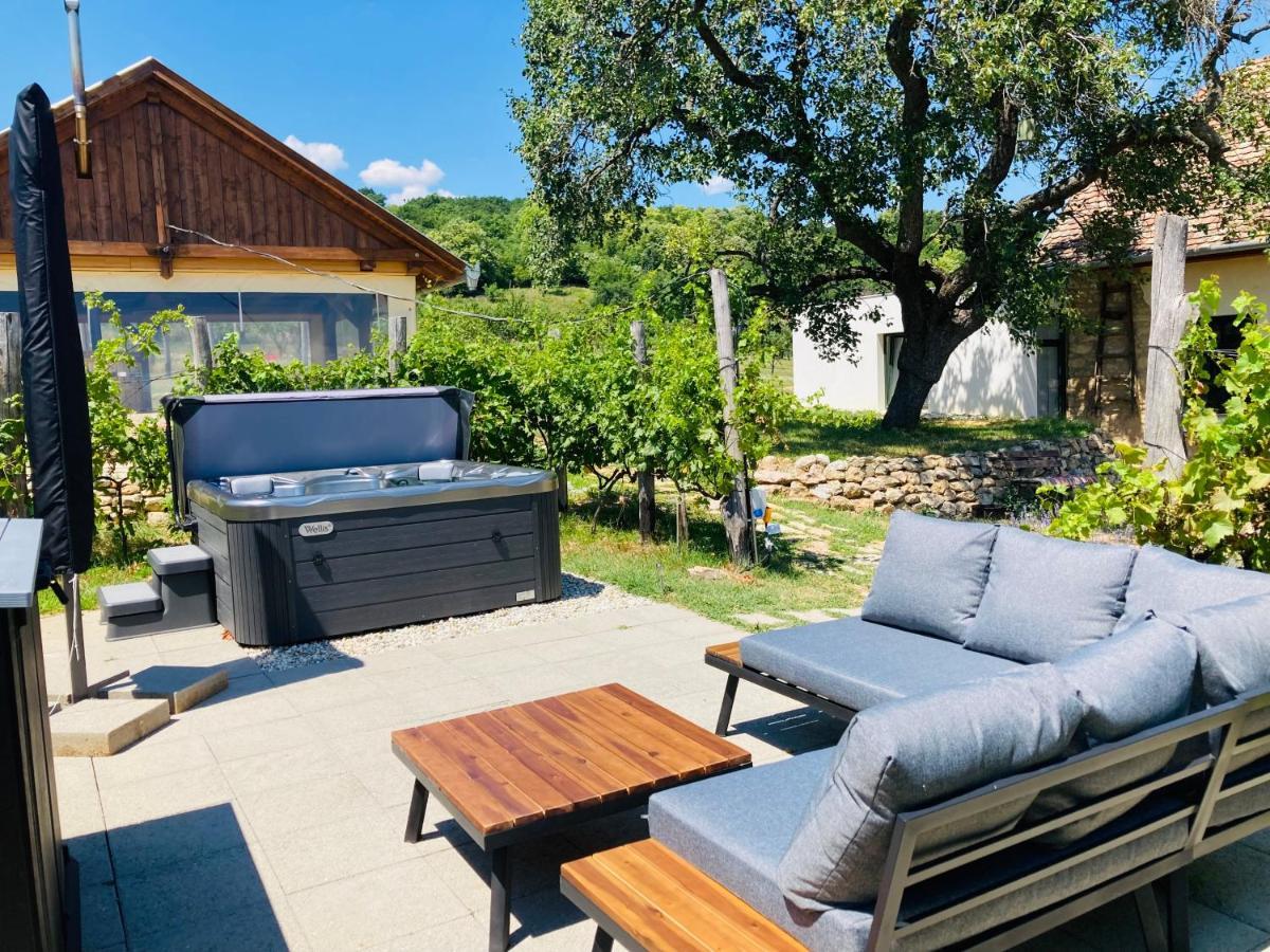 Edenkert Vendeghazak Hotel Pécsvárad Buitenkant foto