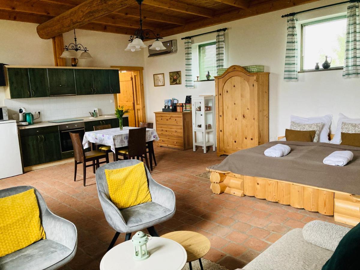 Edenkert Vendeghazak Hotel Pécsvárad Buitenkant foto