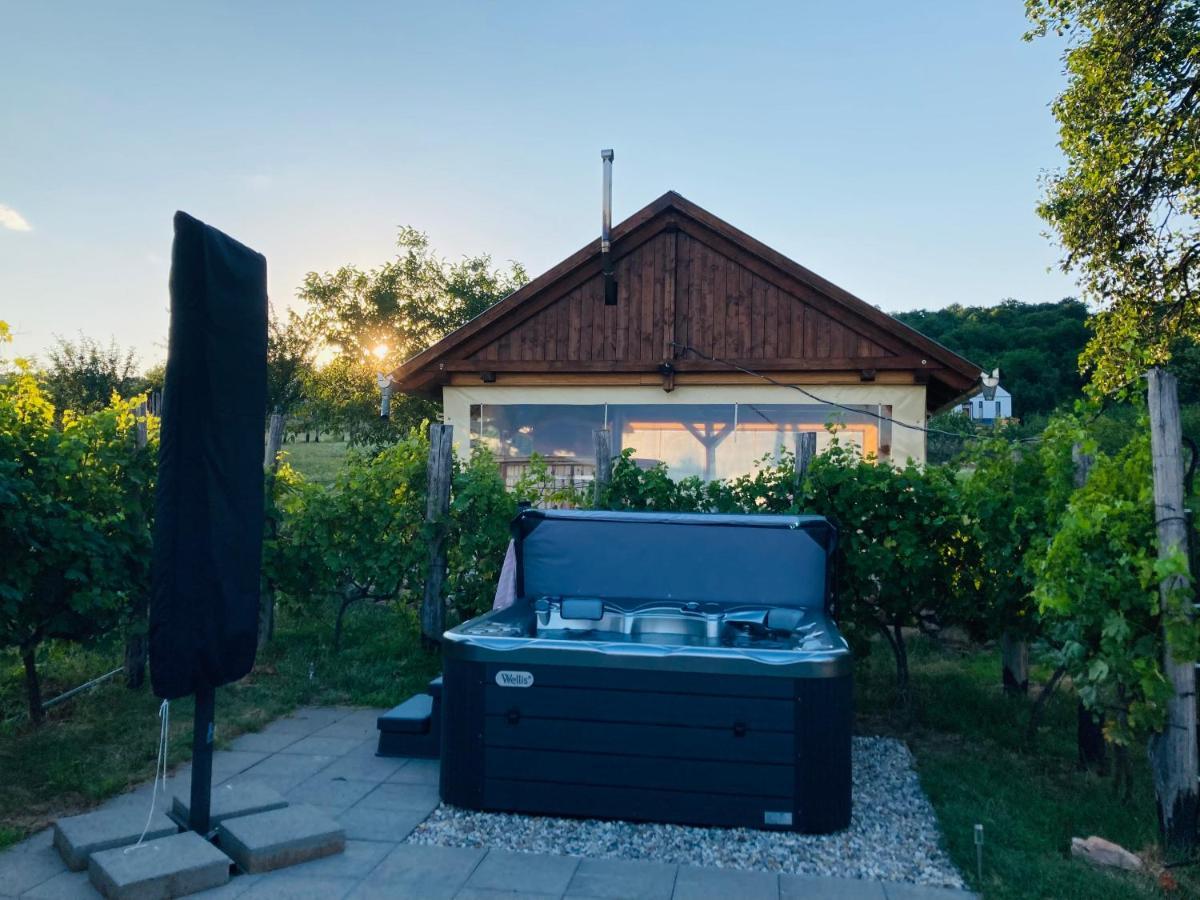 Edenkert Vendeghazak Hotel Pécsvárad Buitenkant foto
