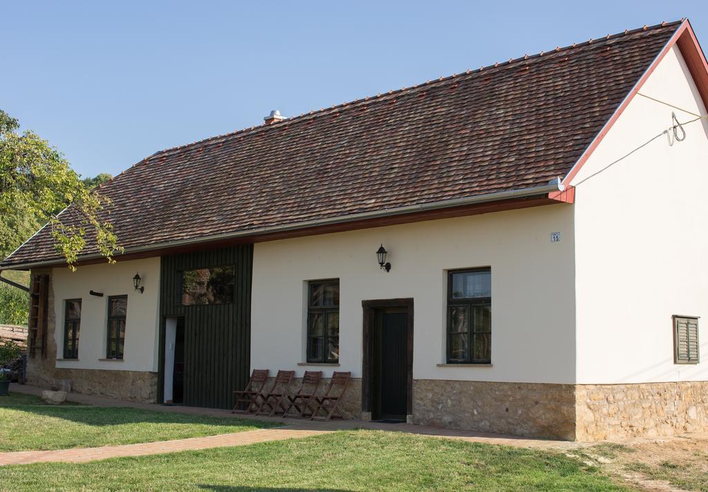 Edenkert Vendeghazak Hotel Pécsvárad Buitenkant foto
