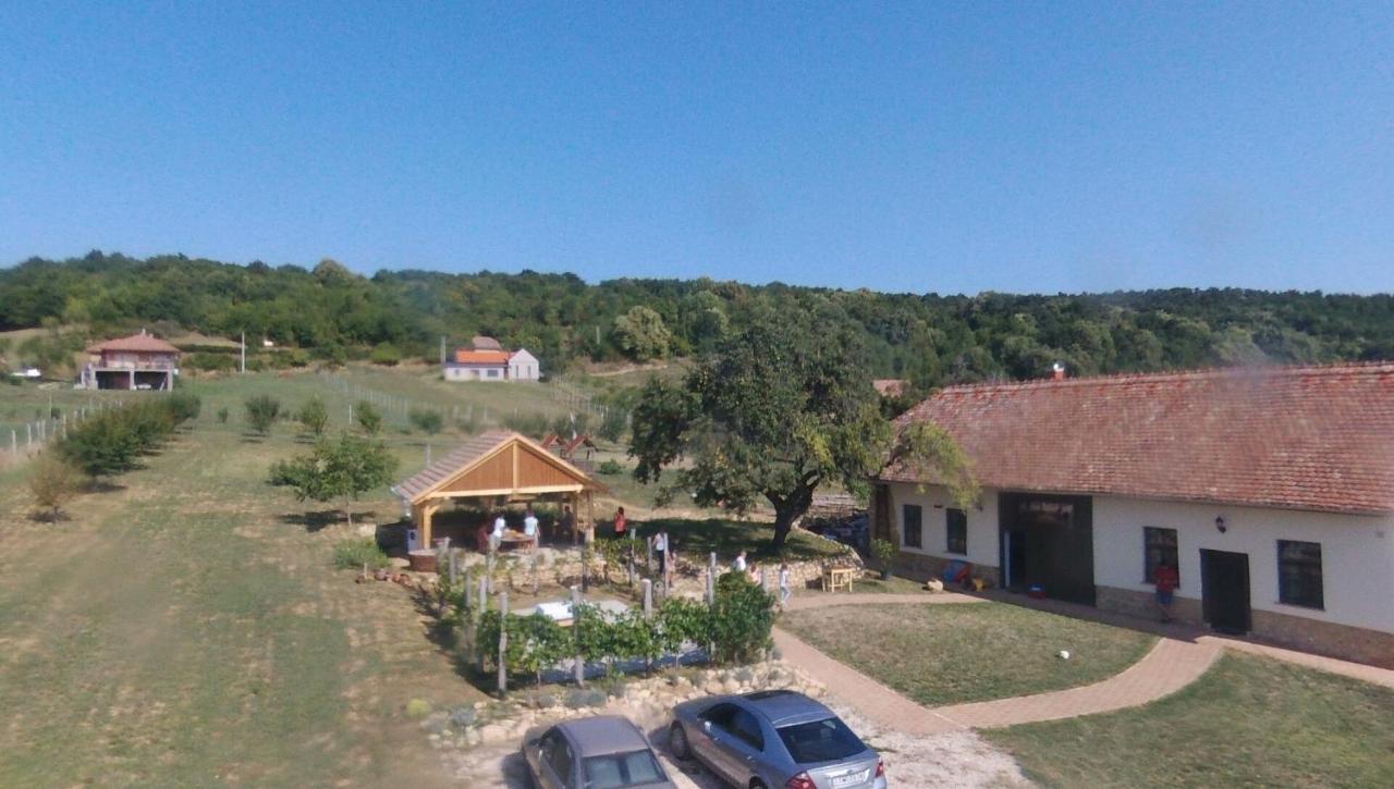 Edenkert Vendeghazak Hotel Pécsvárad Buitenkant foto